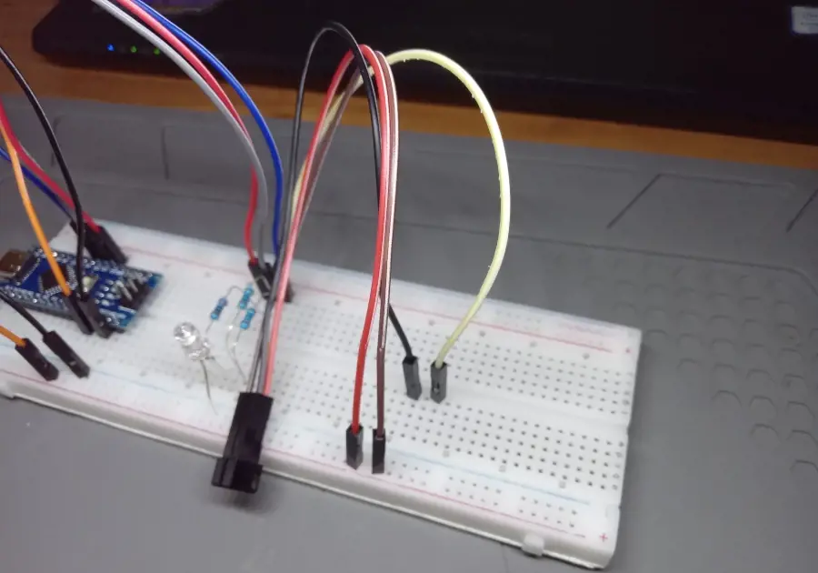 Підключення CNY70 до макетної плати